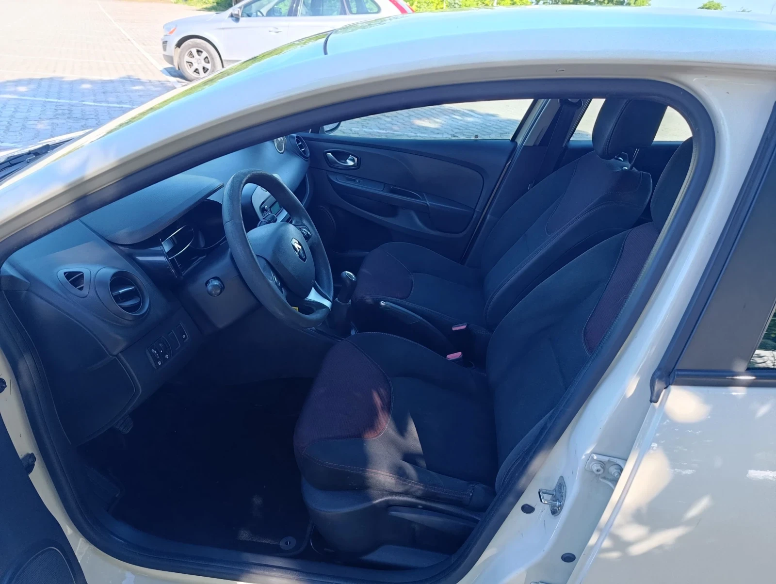 Renault Clio 1.5DCI, снимка 6 - Автомобили и джипове - 54973606