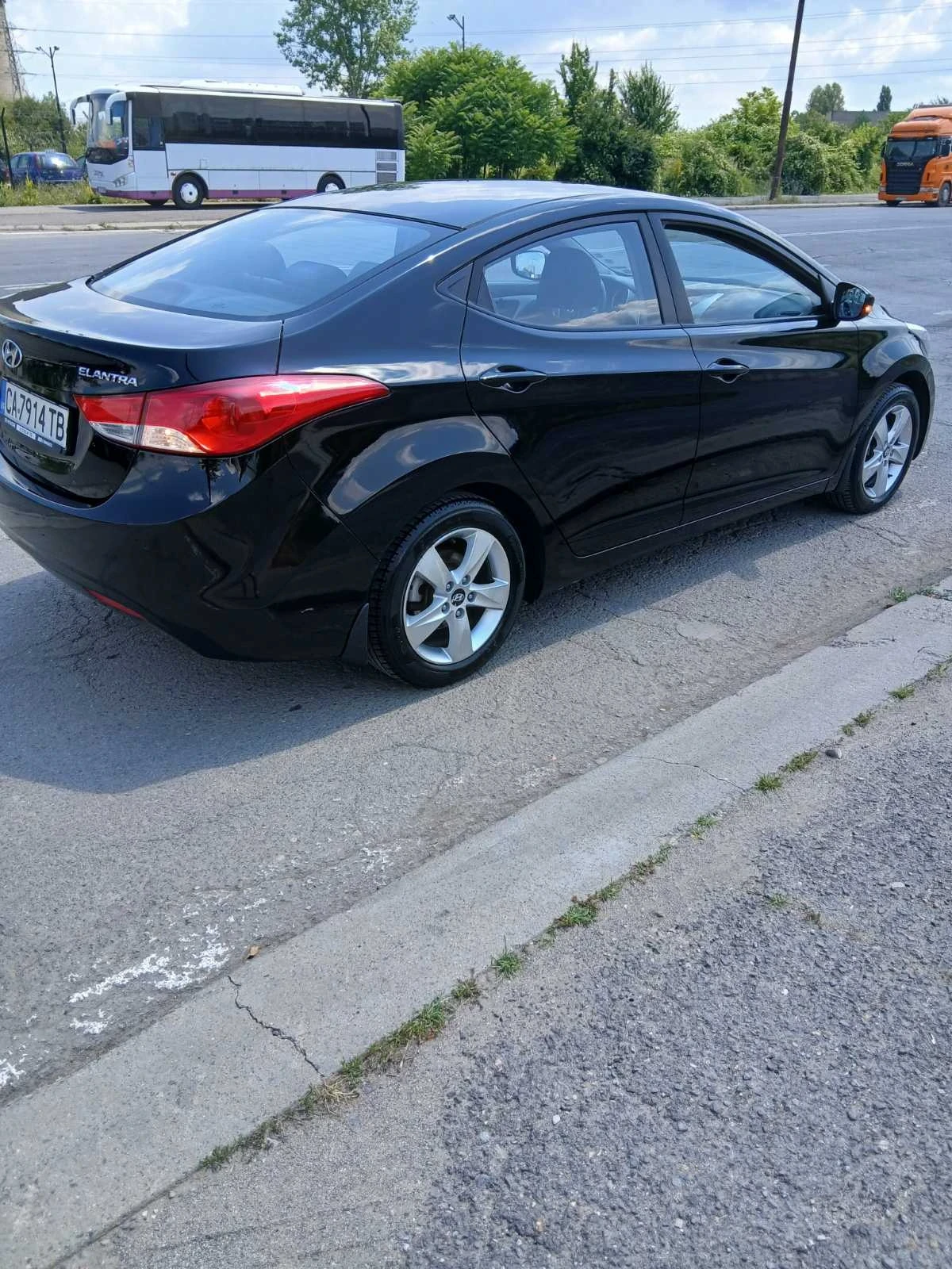 Hyundai Elantra, снимка 6 - Автомобили и джипове - 55092027