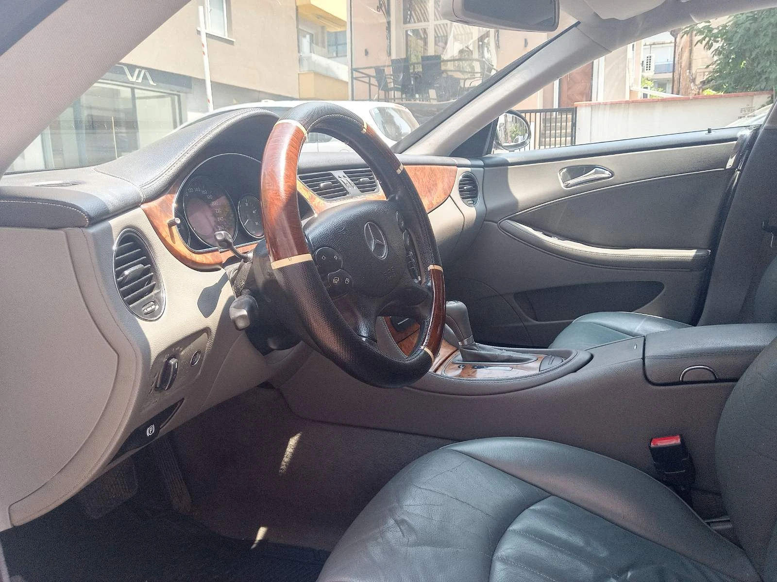 Mercedes-Benz CLS 320 10000, снимка 9 - Автомобили и джипове - 55118831