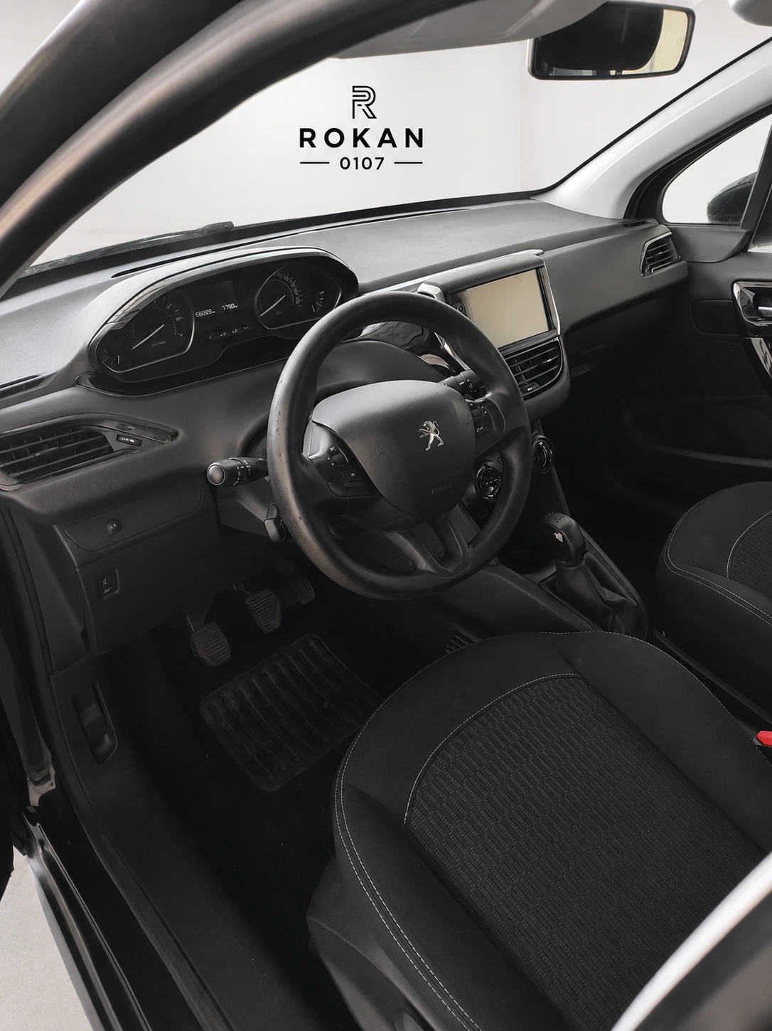 Peugeot 208, снимка 4 - Автомобили и джипове - 55152545