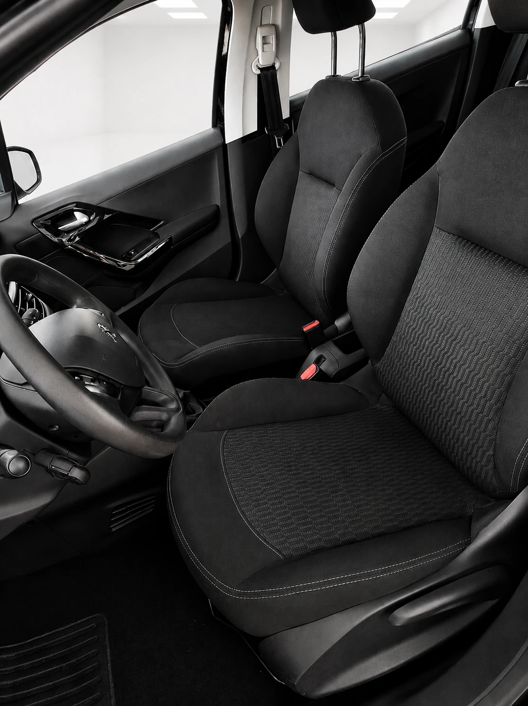 Peugeot 208, снимка 6 - Автомобили и джипове - 55152545