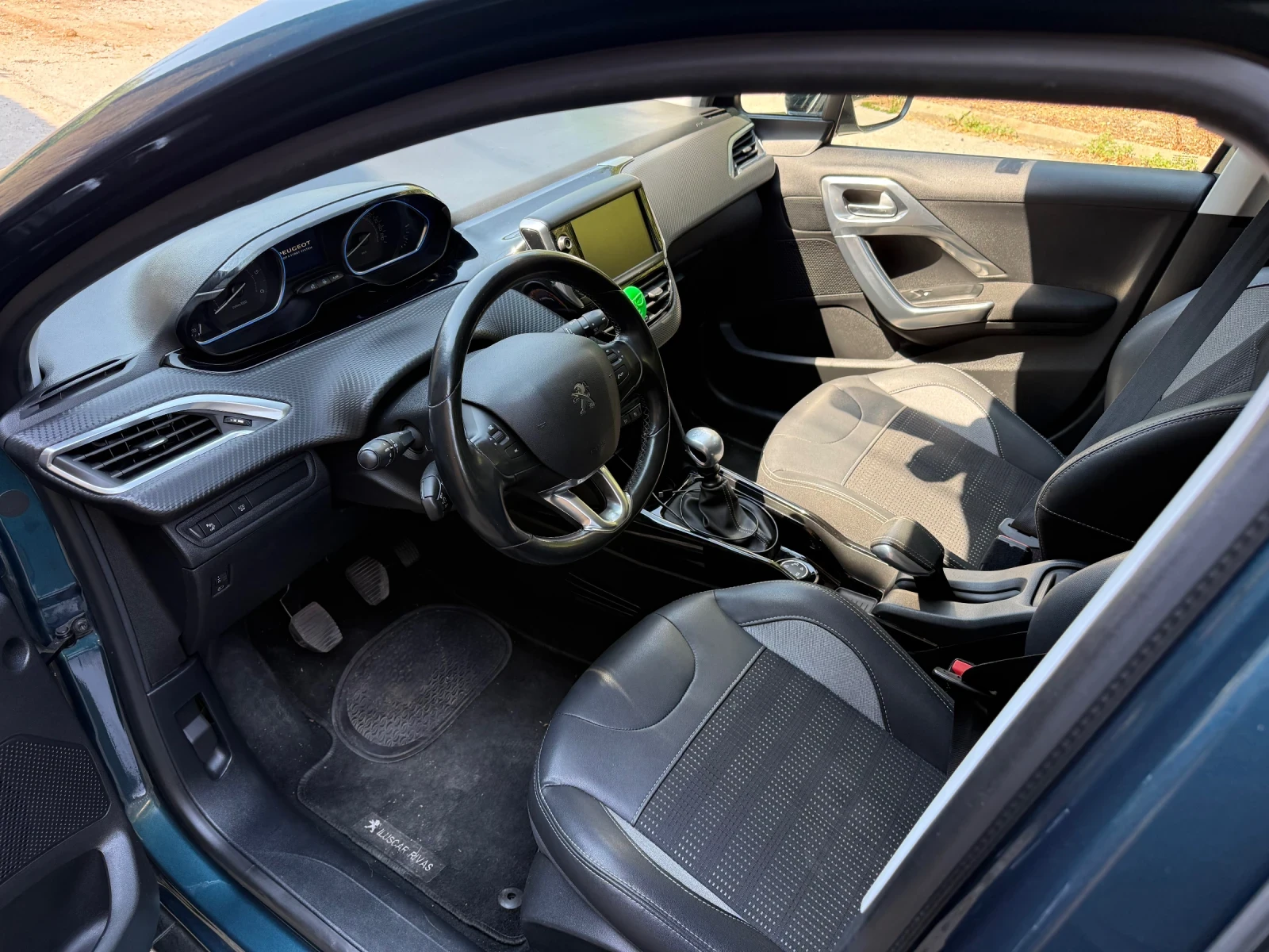 Peugeot 2008 1.6HDI, снимка 10 - Автомобили и джипове - 55556833