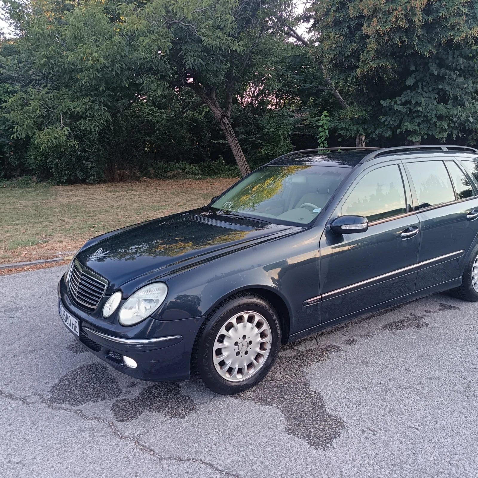 Mercedes-Benz E 220, снимка 3 - Автомобили и джипове - 55621016