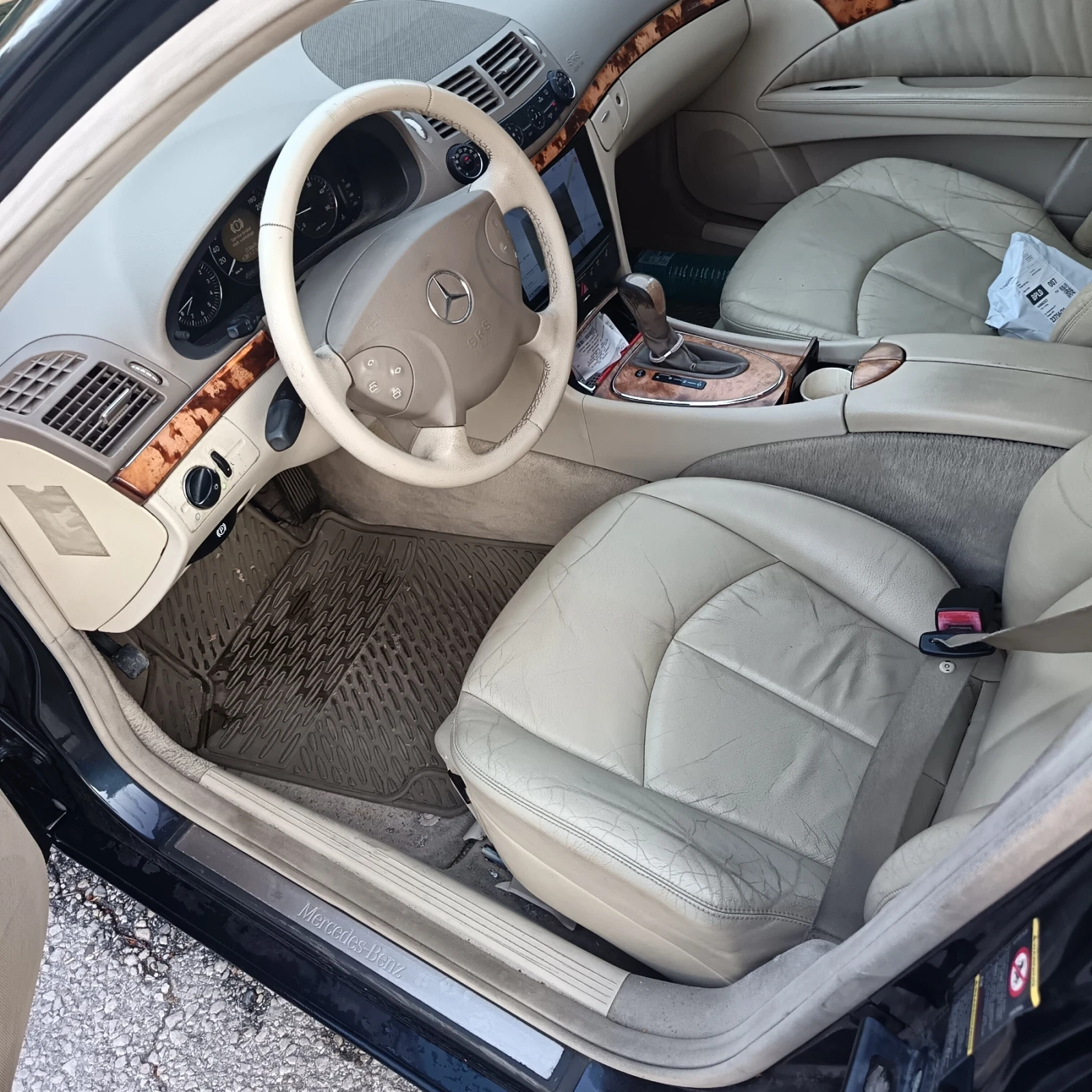 Mercedes-Benz E 220, снимка 8 - Автомобили и джипове - 55621016