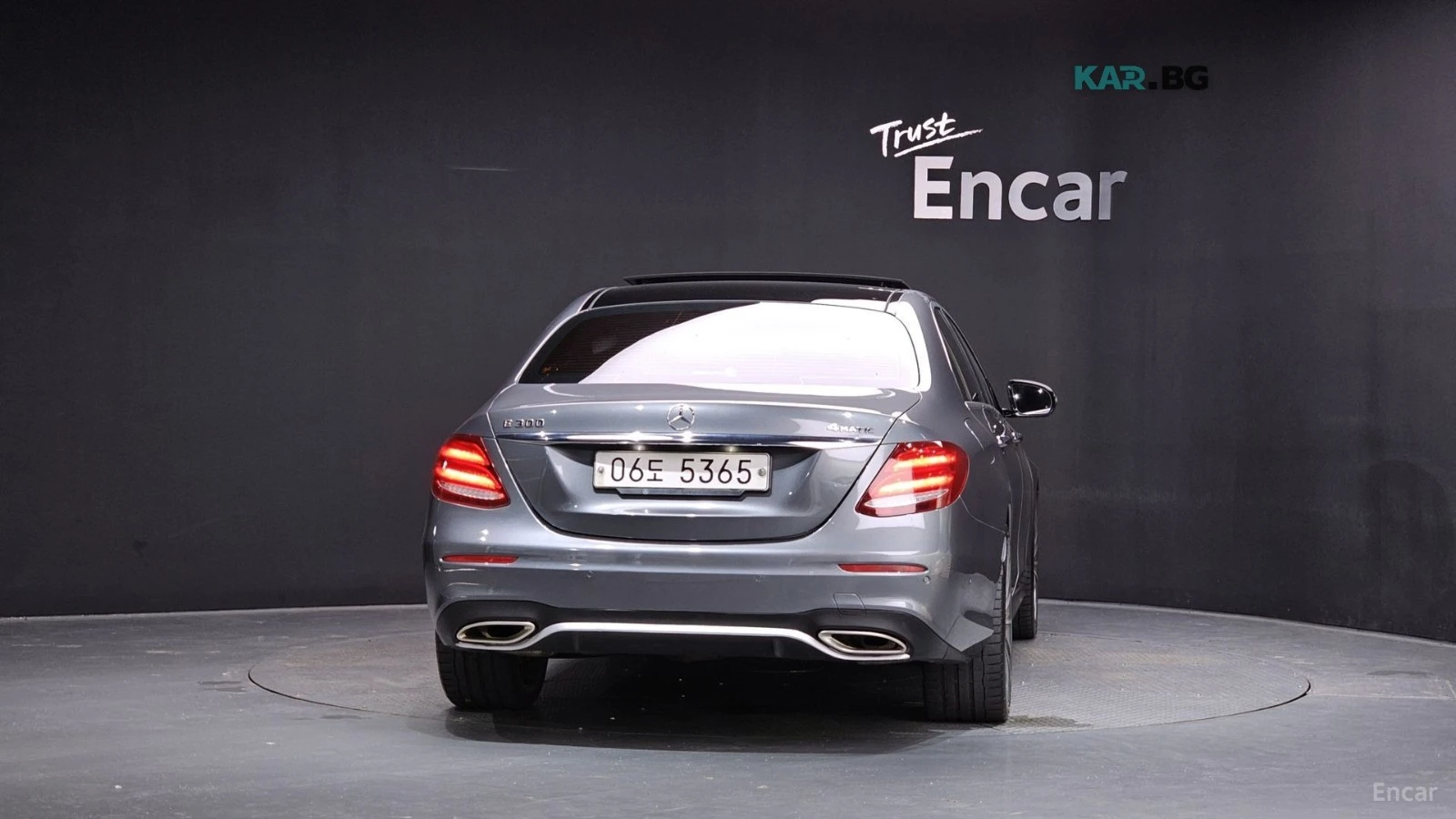 Mercedes-Benz E 300 4MATIC/AMG-LINE/DRIVE-ASSISTS/SUNROOF, снимка 4 - Автомобили и джипове - 55841925