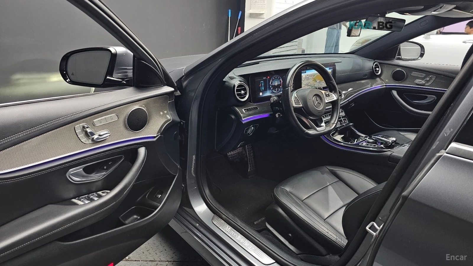 Mercedes-Benz E 300 4MATIC/AMG-LINE/DRIVE-ASSISTS/SUNROOF, снимка 6 - Автомобили и джипове - 55841925