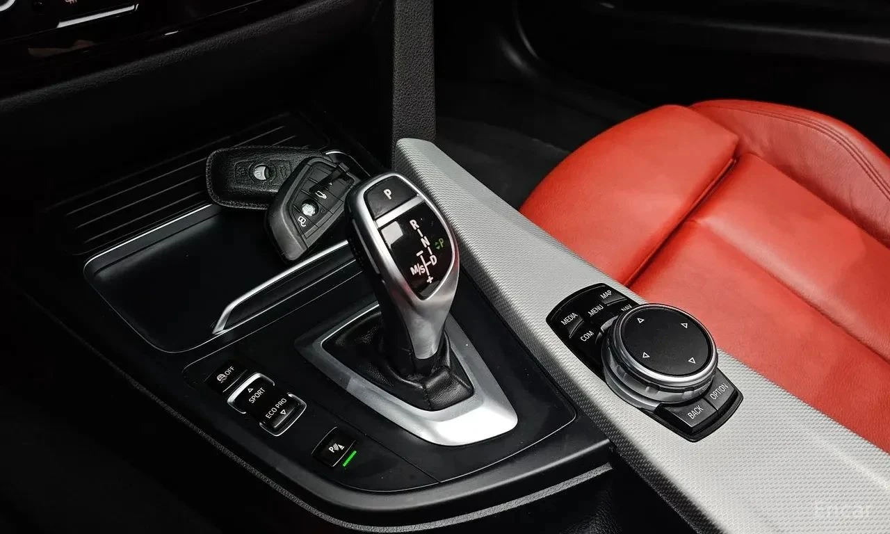 BMW 330, снимка 13 - Автомобили и джипове - 56715091