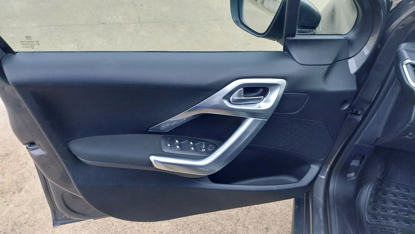 Peugeot 2008 1.5 Blue-HDi Allure, снимка 12 - Автомобили и джипове - 56738976