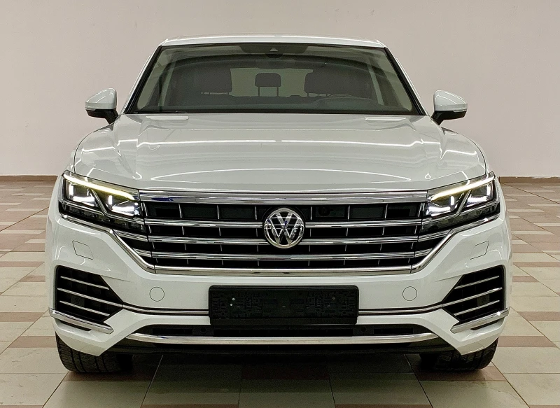 VW Touareg #MATRIX#DIGITAL#MASSAGE#NightVis#HUD#OBDUH#KeyLess, снимка 5 - Автомобили и джипове - 49521812