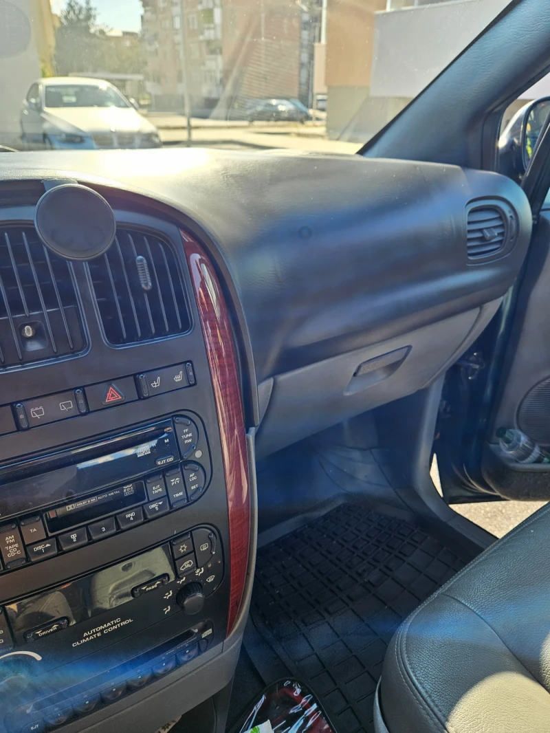Chrysler Gr.voyager 2.8CDI, снимка 13 - Автомобили и джипове - 52893715