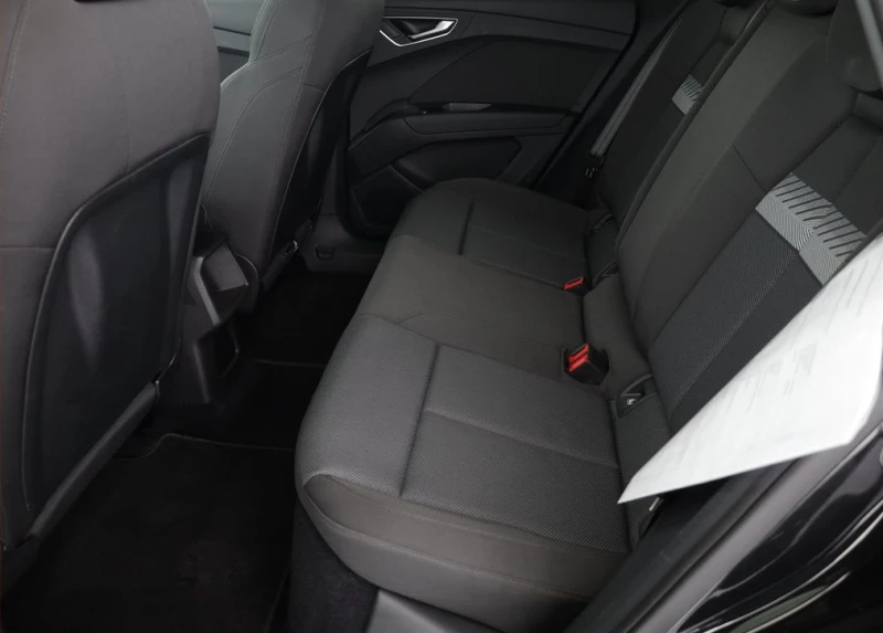 Audi Q4 e-tron 35, снимка 10 - Автомобили и джипове - 52688532