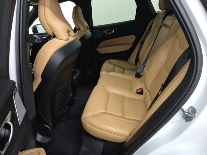 Volvo XC60 * ULTIMATE DARK THEME * CARFAX * ЦЕНА ДО БГ, снимка 12 - Автомобили и джипове - 52990646