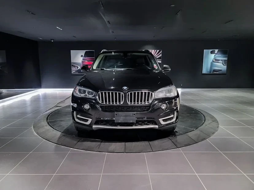 BMW X5 Xdrive* HUD* Keyless* Harman/Kardon* Ambient, снимка 2 - Автомобили и джипове - 53726079