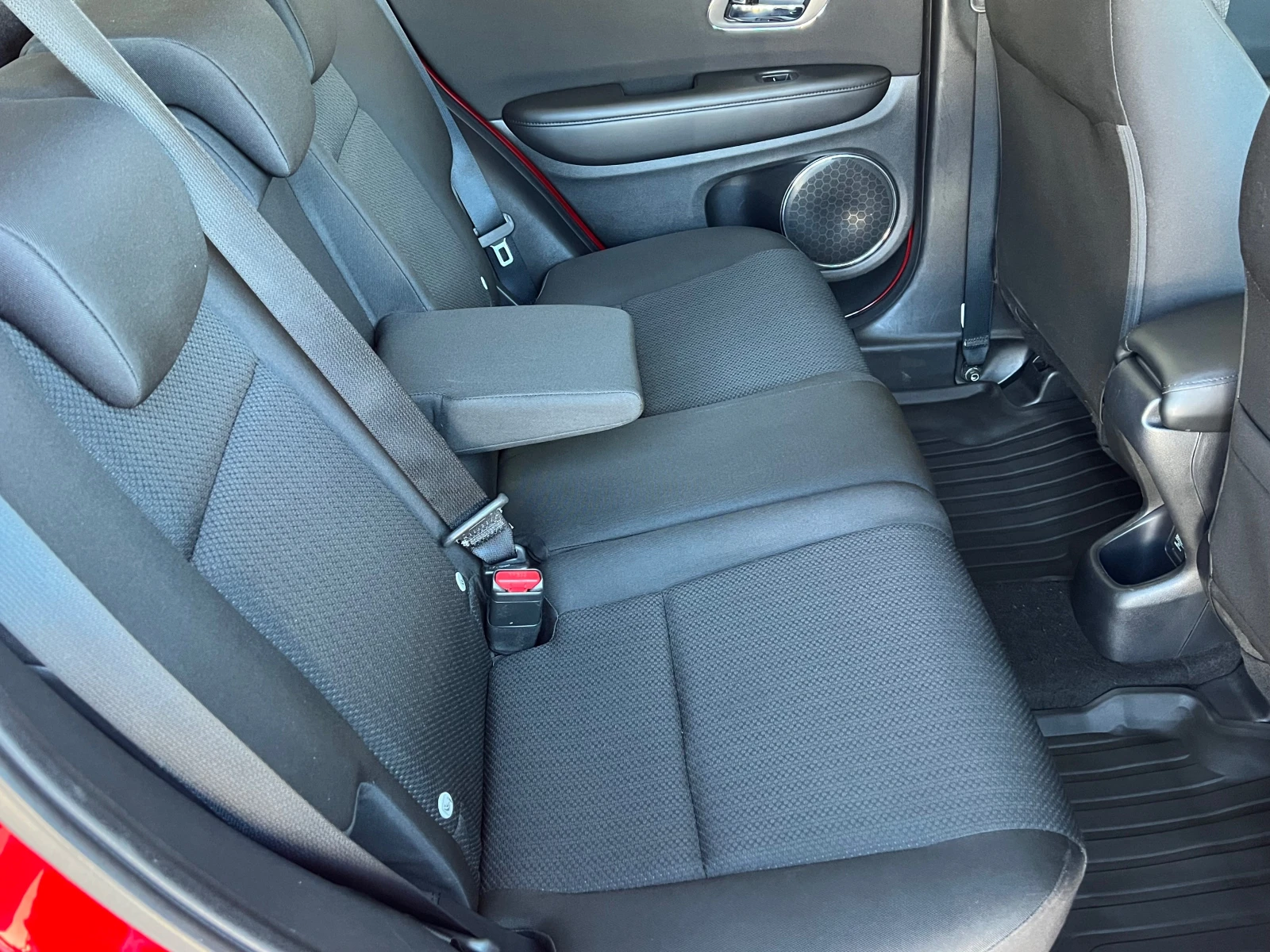 Honda Hr-v 1.5I-VTEC, ELEGANCE, ПЪЛНА СЕРВИЗНА ИСТОРИЯ-КАТО Н, снимка 17 - Автомобили и джипове - 54720631