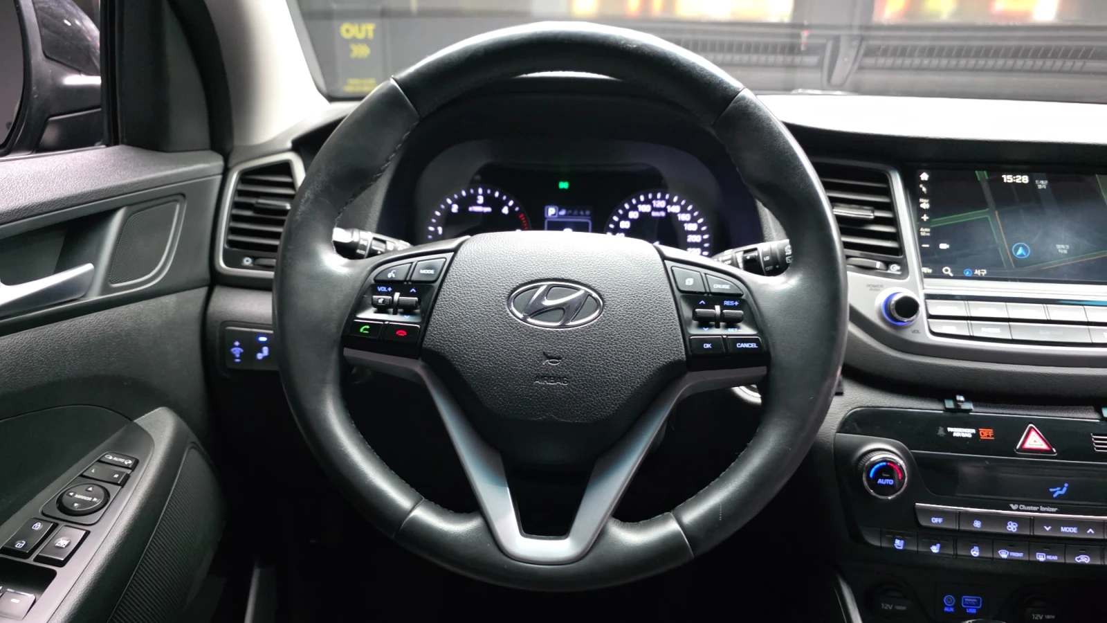 Hyundai Tucson All New Tucson 2.0 CRDi Premium, снимка 8 - Автомобили и джипове - 54803162