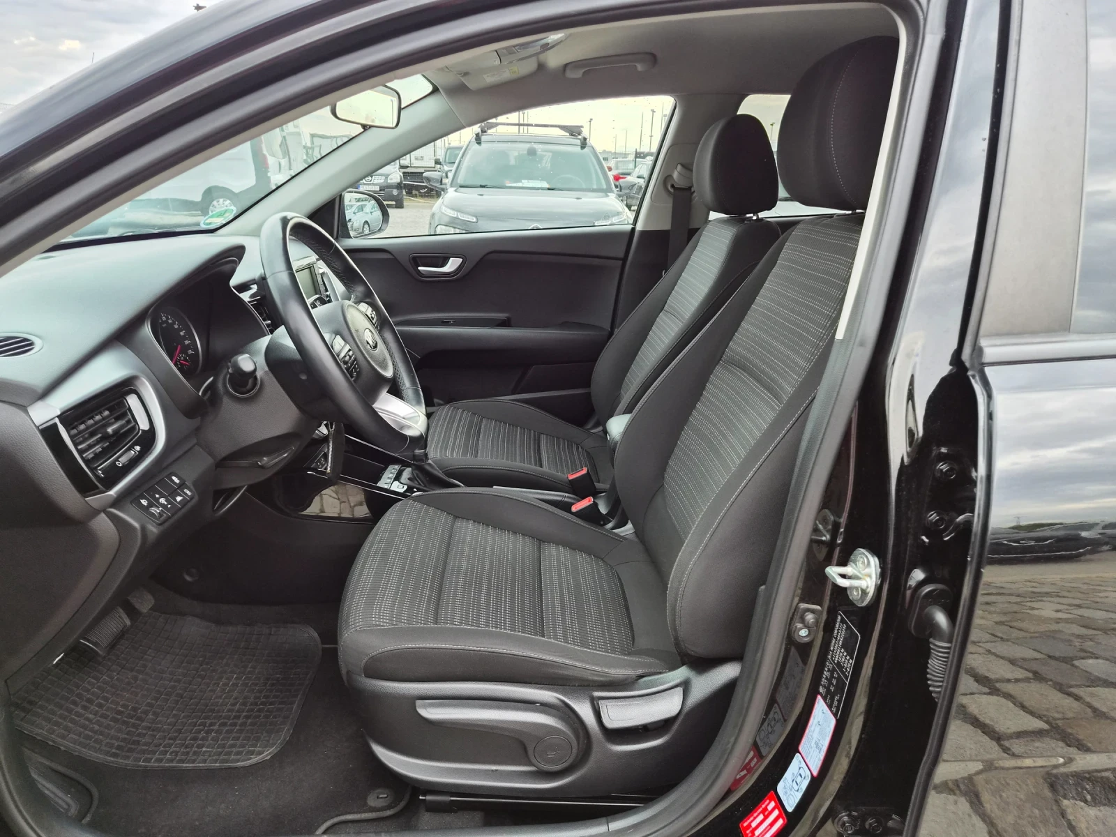 Kia Stonic АВТОМАТИК NAVI КАМЕРА ЕВРО 6, снимка 10 - Автомобили и джипове - 55380754