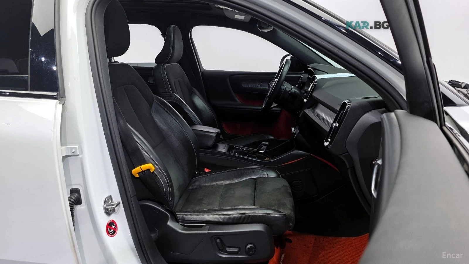 Volvo XC40 T4* R-Design* ПОДГРЕВ* ДИСТРОНИК* КАМЕРА* , снимка 9 - Автомобили и джипове - 55390960