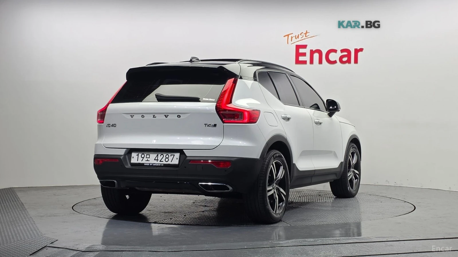 Volvo XC40 T4* R-Design* ПОДГРЕВ* ДИСТРОНИК* КАМЕРА* , снимка 3 - Автомобили и джипове - 55390960