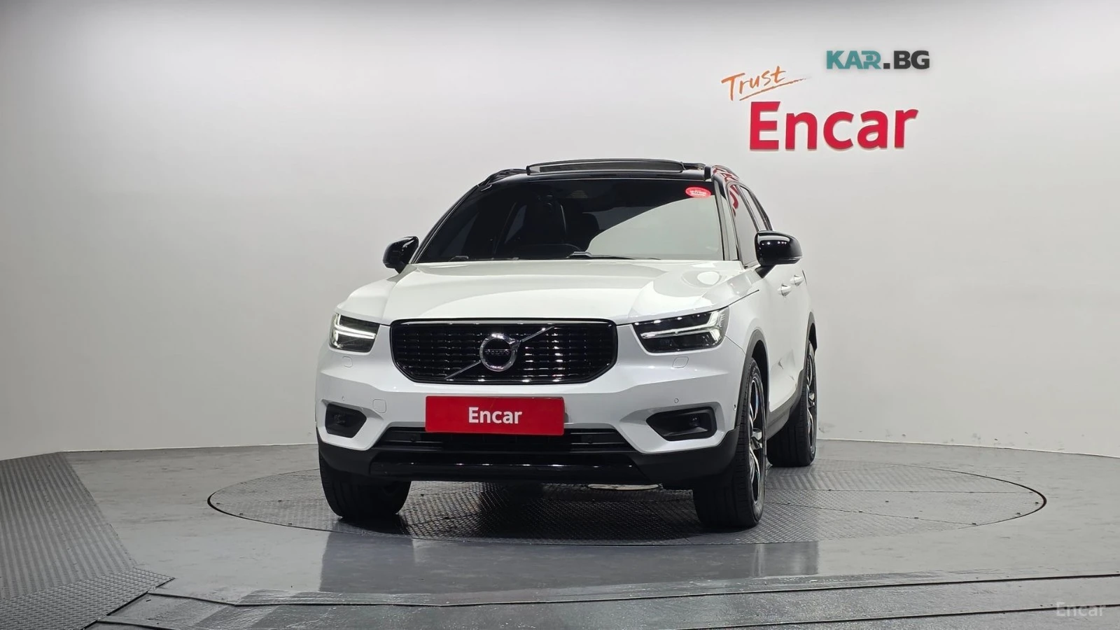 Volvo XC40 T4* R-Design* ПОДГРЕВ* ДИСТРОНИК* КАМЕРА* , снимка 2 - Автомобили и джипове - 55390960