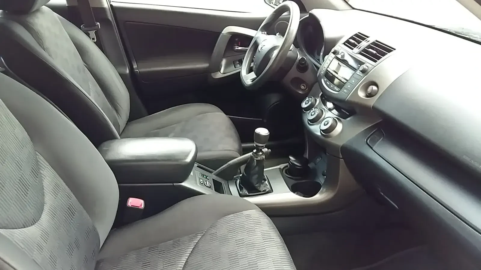 Toyota Rav4 2.0i16v-4x4-Valve Matic., снимка 12 - Автомобили и джипове - 55904727