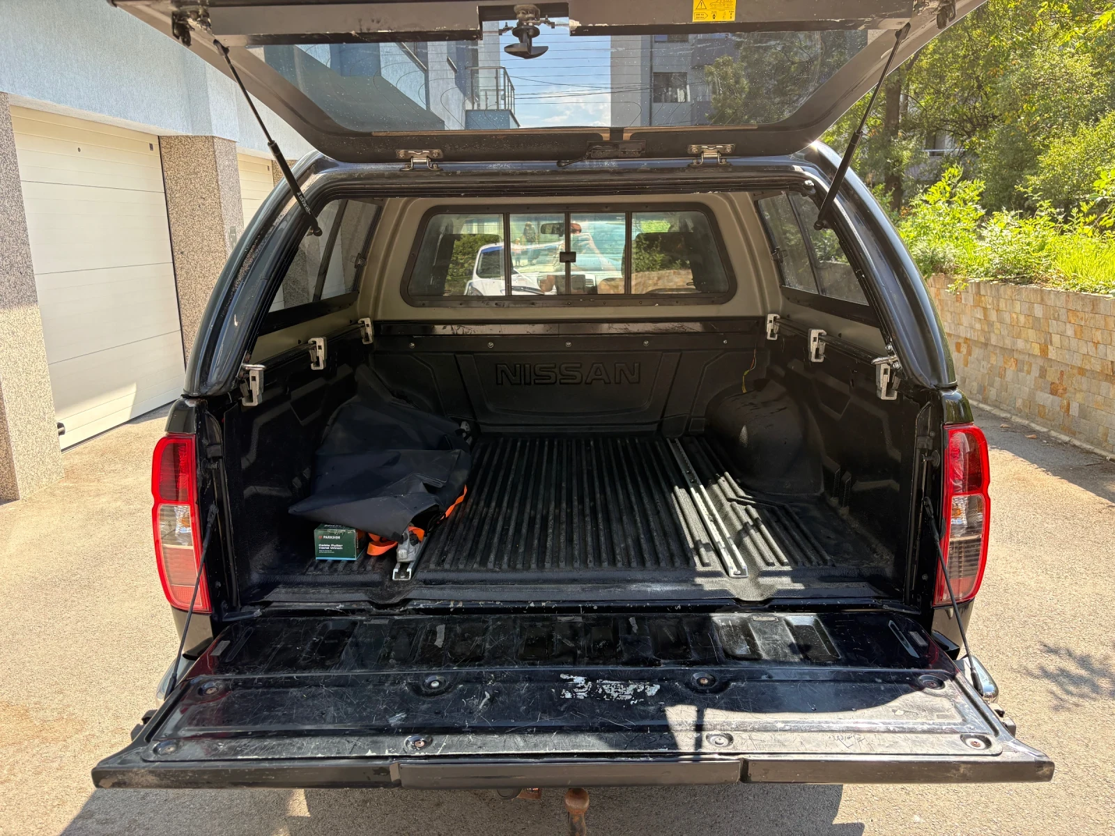 Nissan Navara 2.5D, снимка 5 - Автомобили и джипове - 56138712