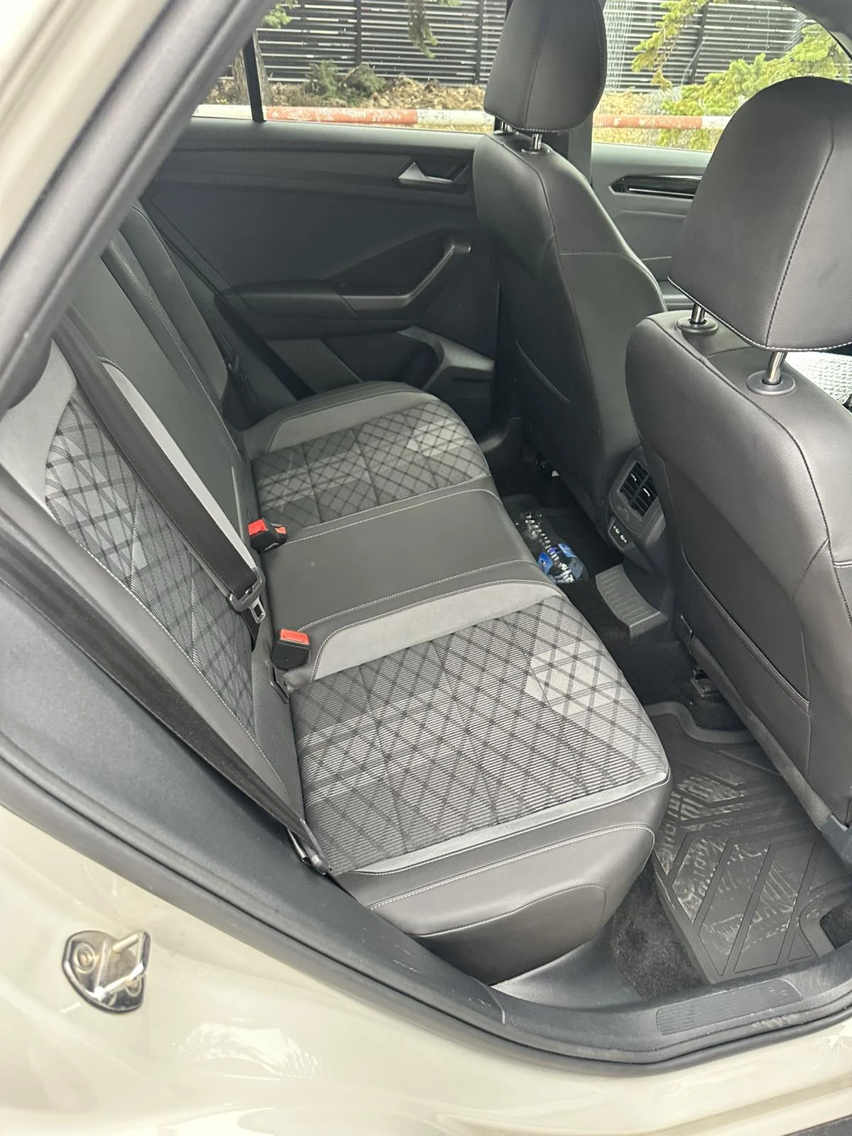 VW T-Roc, снимка 5 - Автомобили и джипове - 56260085