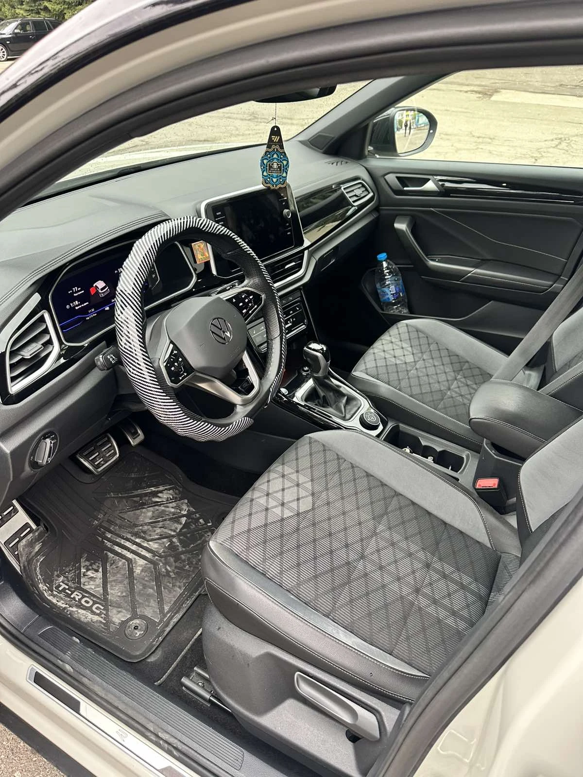 VW T-Roc, снимка 4 - Автомобили и джипове - 56260085