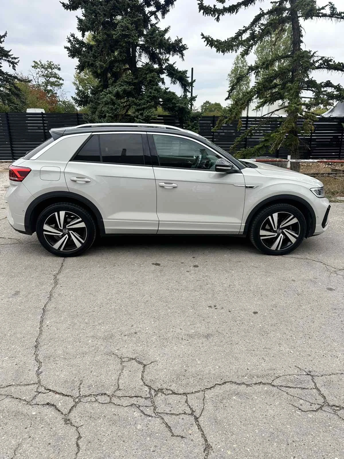 VW T-Roc, снимка 3 - Автомобили и джипове - 56260085