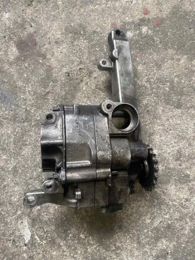 Маслена помпа за Mercedes 3.2cdi V6 -  6421801600 6421810901 6421801700, снимка 2
