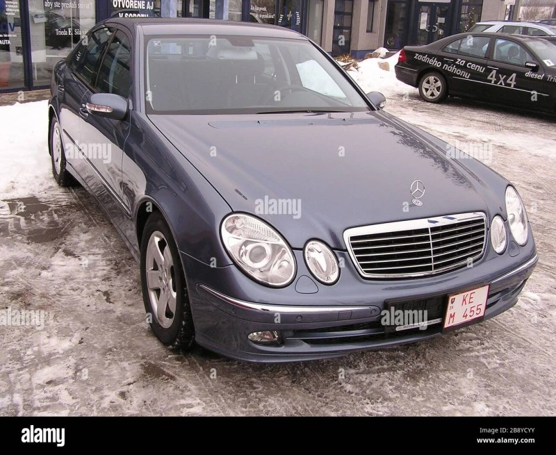 Mercedes-Benz E 200 kompresor, снимка 1 - Автомобили и джипове - 46599056