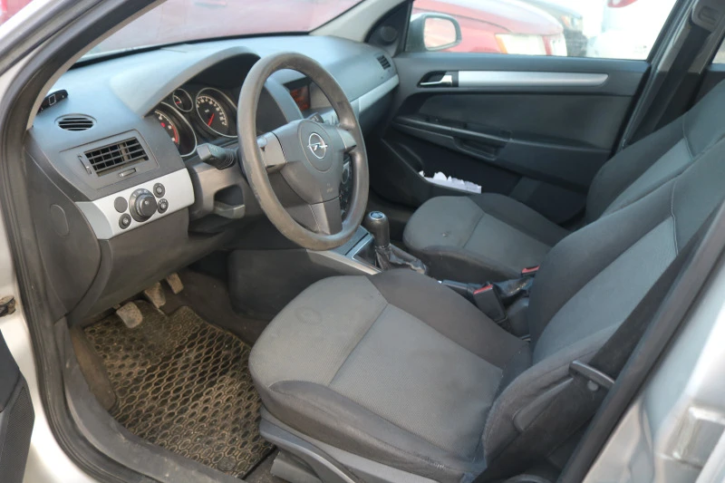 Opel Astra 1.7 CDTI, снимка 5 - Автомобили и джипове - 44208128