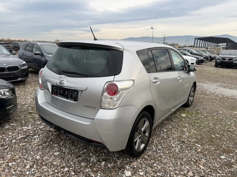 Toyota Verso 1.6 D , снимка 11 - Автомобили и джипове - 52469218