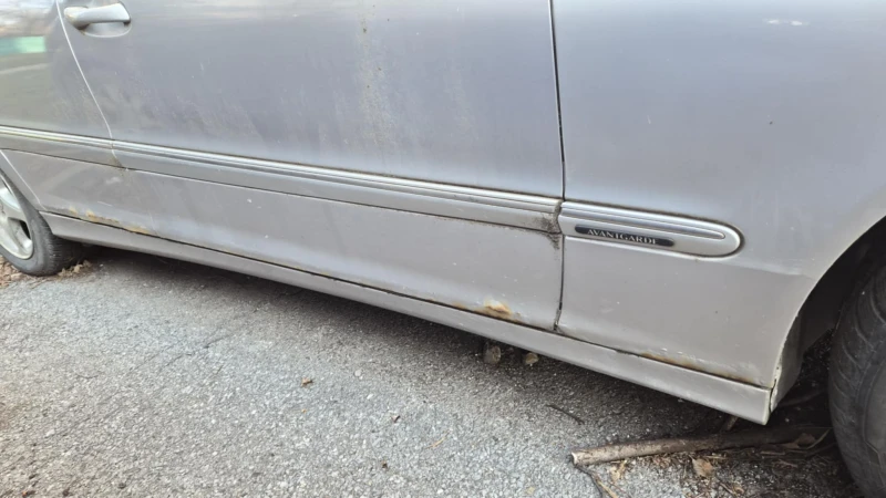 Mercedes-Benz C 240 Avangarde, снимка 8 - Автомобили и джипове - 53141827