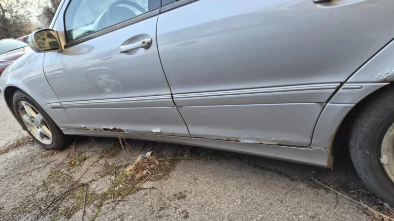 Mercedes-Benz C 240 Avangarde, снимка 11 - Автомобили и джипове - 53141827