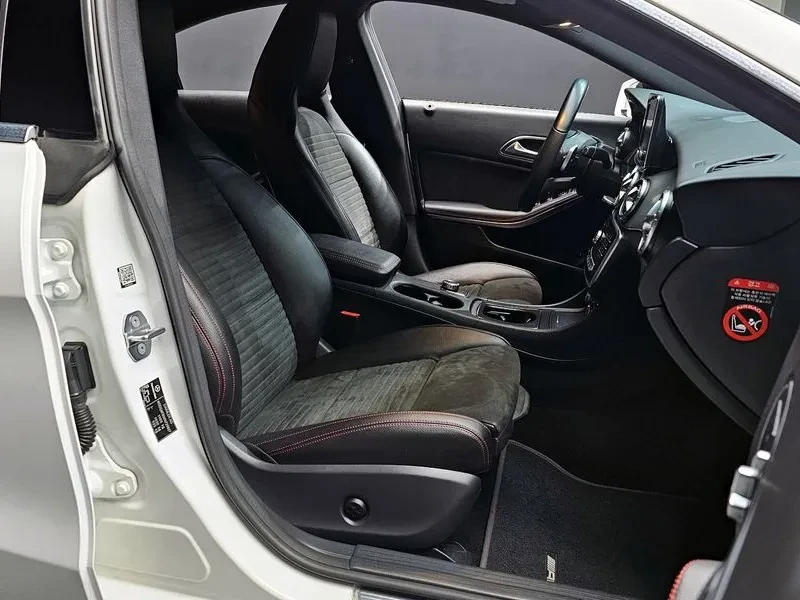 Mercedes-Benz CLA 2.5, снимка 10 - Автомобили и джипове - 54287650