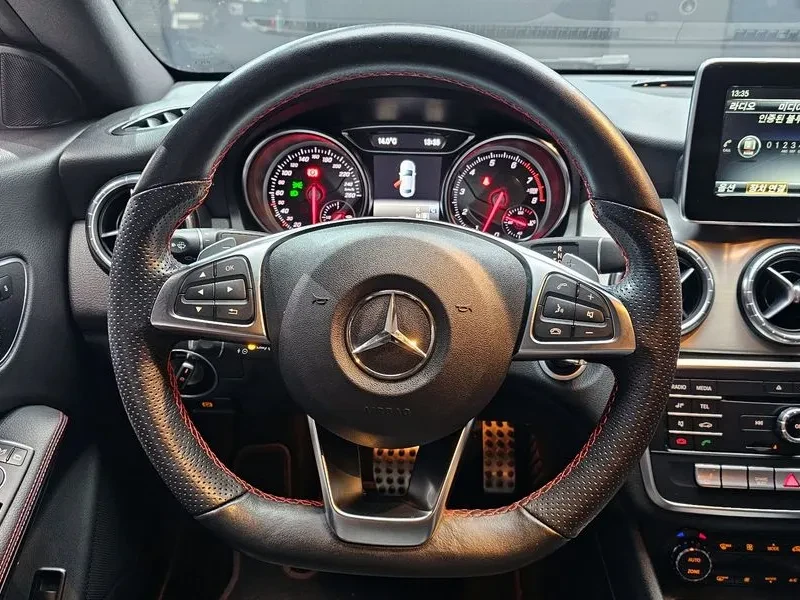 Mercedes-Benz CLA 2.5, снимка 14 - Автомобили и джипове - 54287650