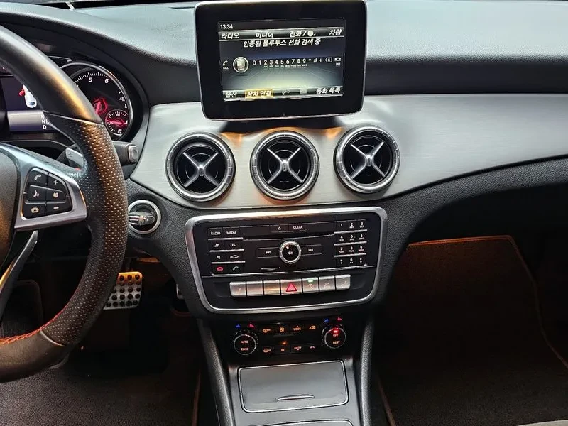 Mercedes-Benz CLA 2.5, снимка 15 - Автомобили и джипове - 54287650