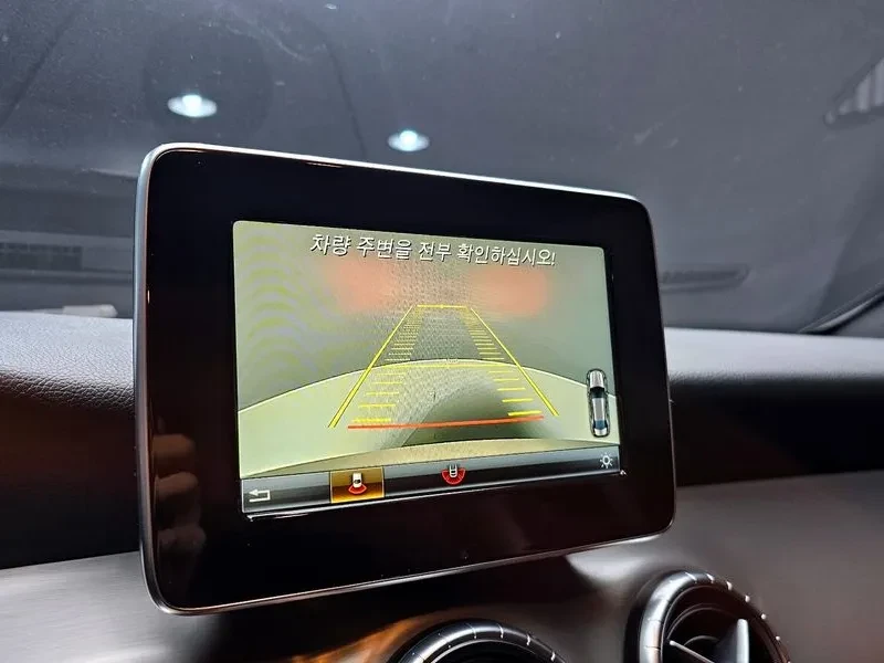 Mercedes-Benz CLA 2.5, снимка 16 - Автомобили и джипове - 54287650