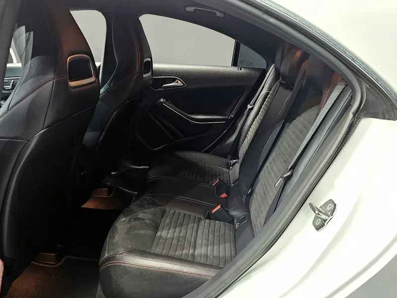 Mercedes-Benz CLA 2.5, снимка 13 - Автомобили и джипове - 54287650
