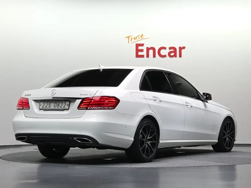 Mercedes-Benz E 220 Bluetech Avant Garde Sports - САМО 30% АВАНС, снимка 3 - Автомобили и джипове - 55926903