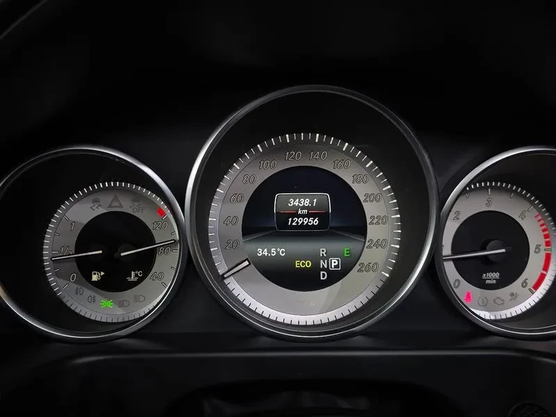 Mercedes-Benz E 220 Bluetech Avant Garde Sports - САМО 30% АВАНС, снимка 16 - Автомобили и джипове - 55926903