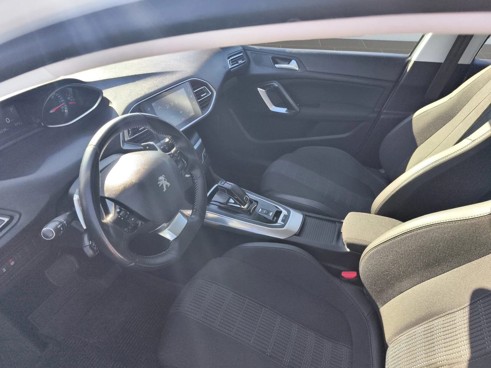 Peugeot 308 ALLURE 1.5 BlueHDi 130 EAT8 E6 // 2003099 - изображение 10