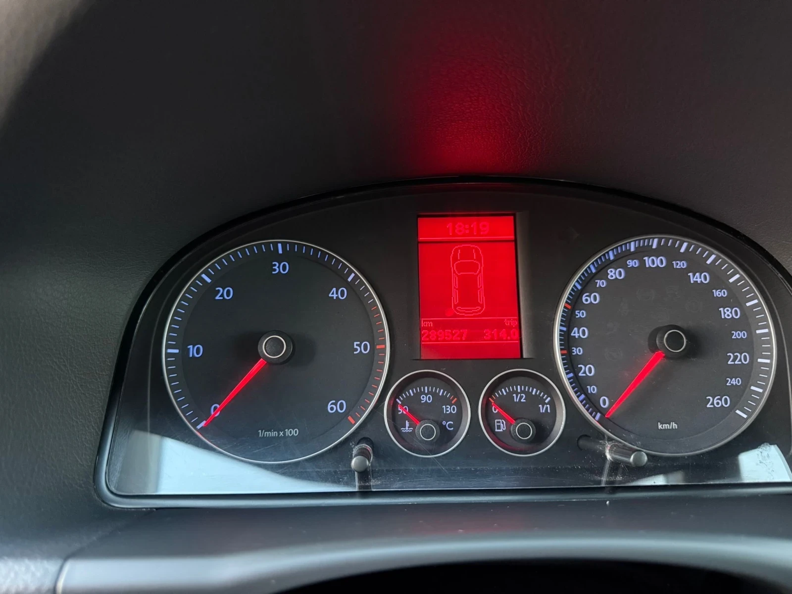 VW Touran 2.0TDI, Автоматик - изображение 8