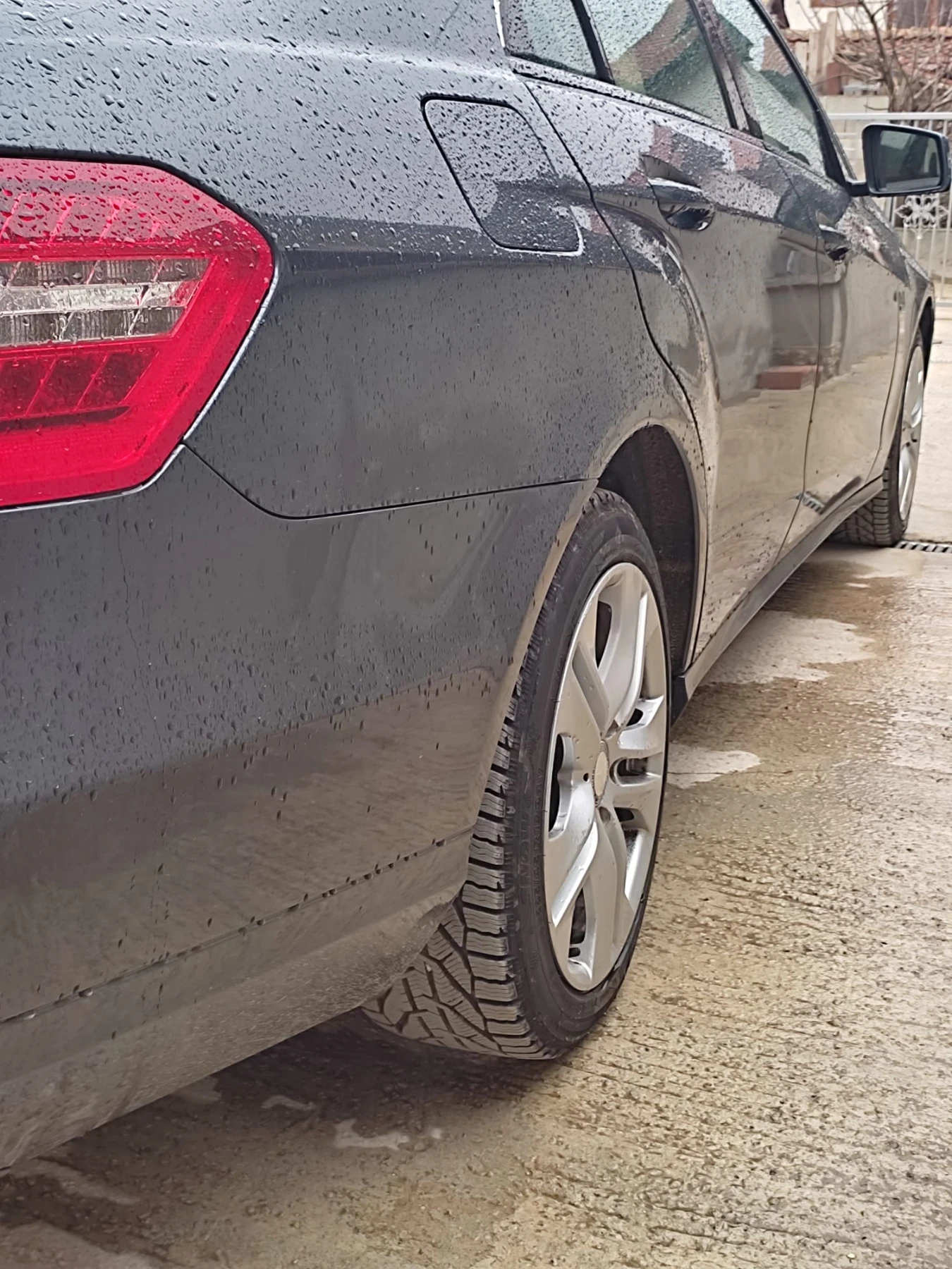 Mercedes-Benz E 220, снимка 4 - Автомобили и джипове - 53924833