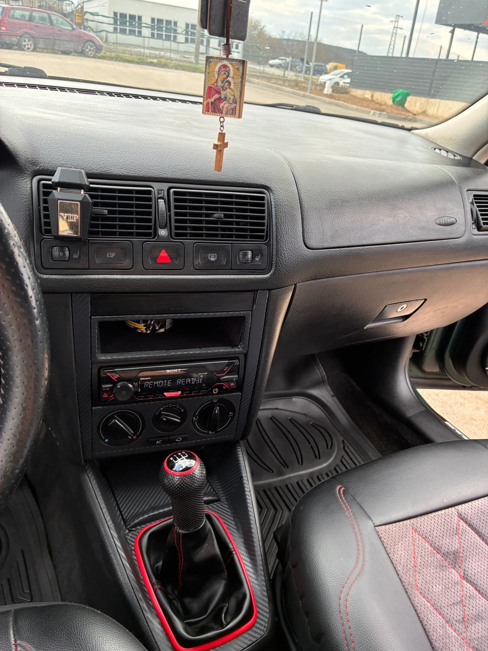 VW Golf 1.9 TDI, снимка 11 - Автомобили и джипове - 53990315