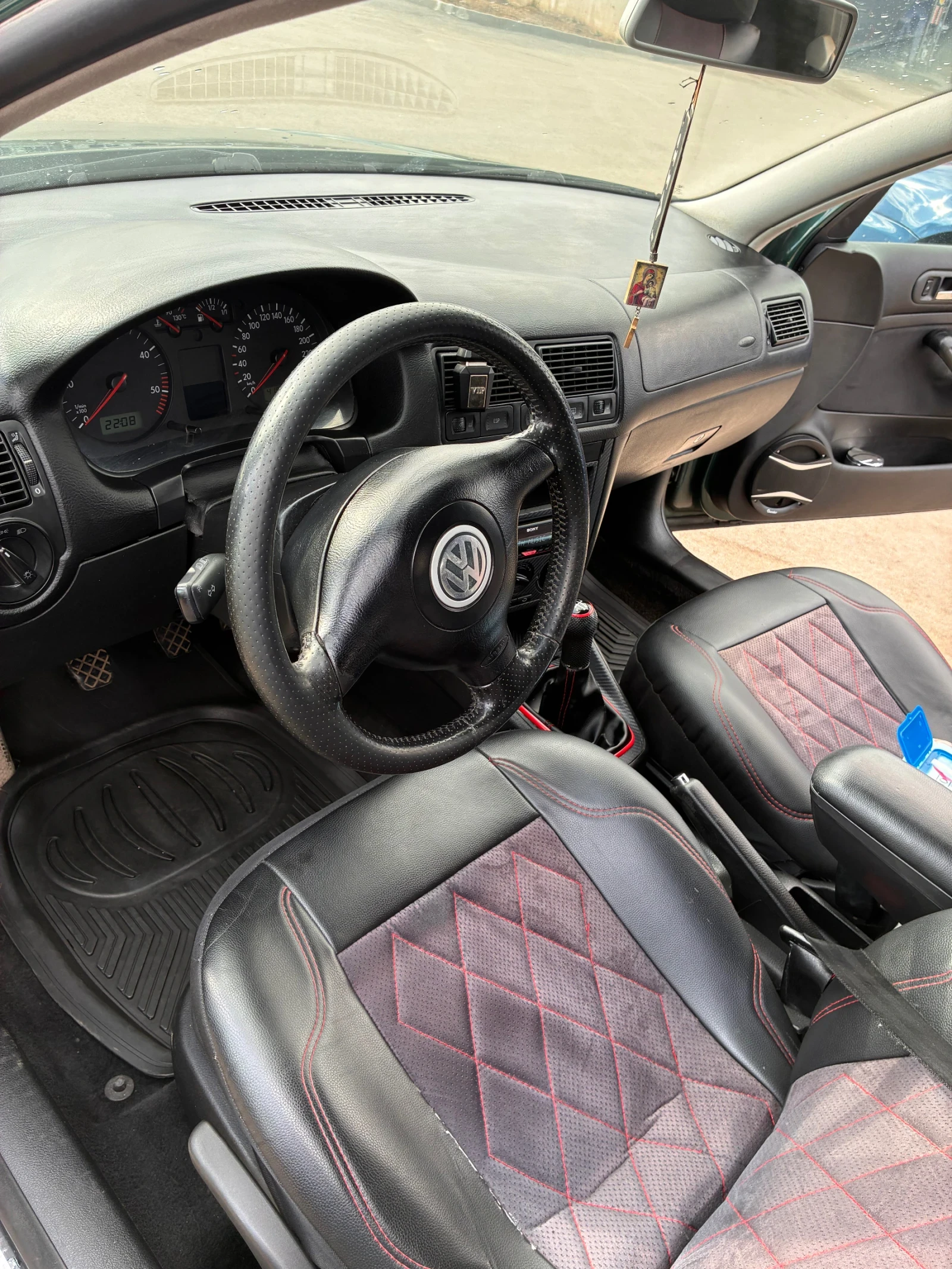 VW Golf 1.9 TDI, снимка 8 - Автомобили и джипове - 53990315