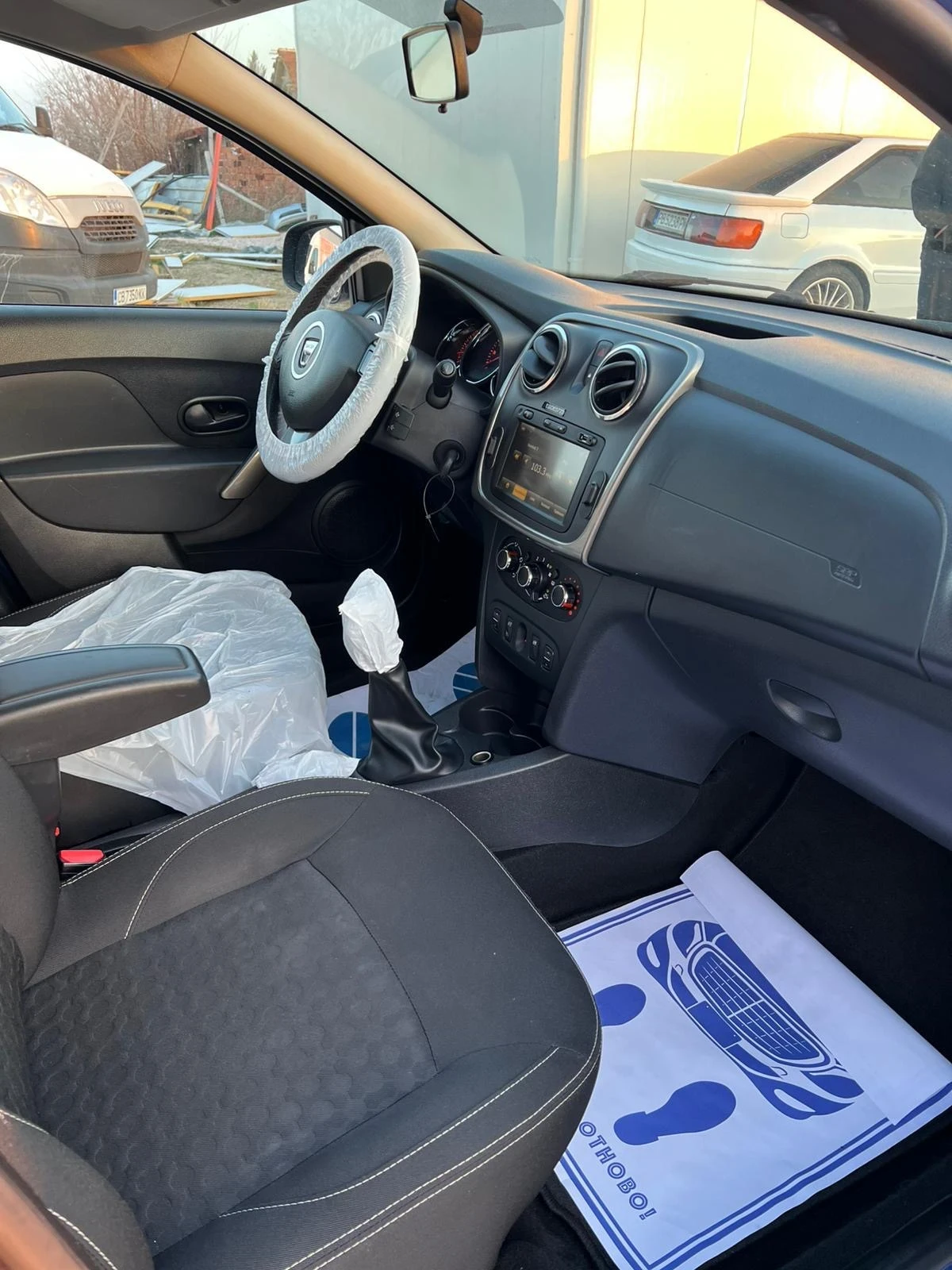 Dacia Logan, снимка 4 - Автомобили и джипове - 54098858