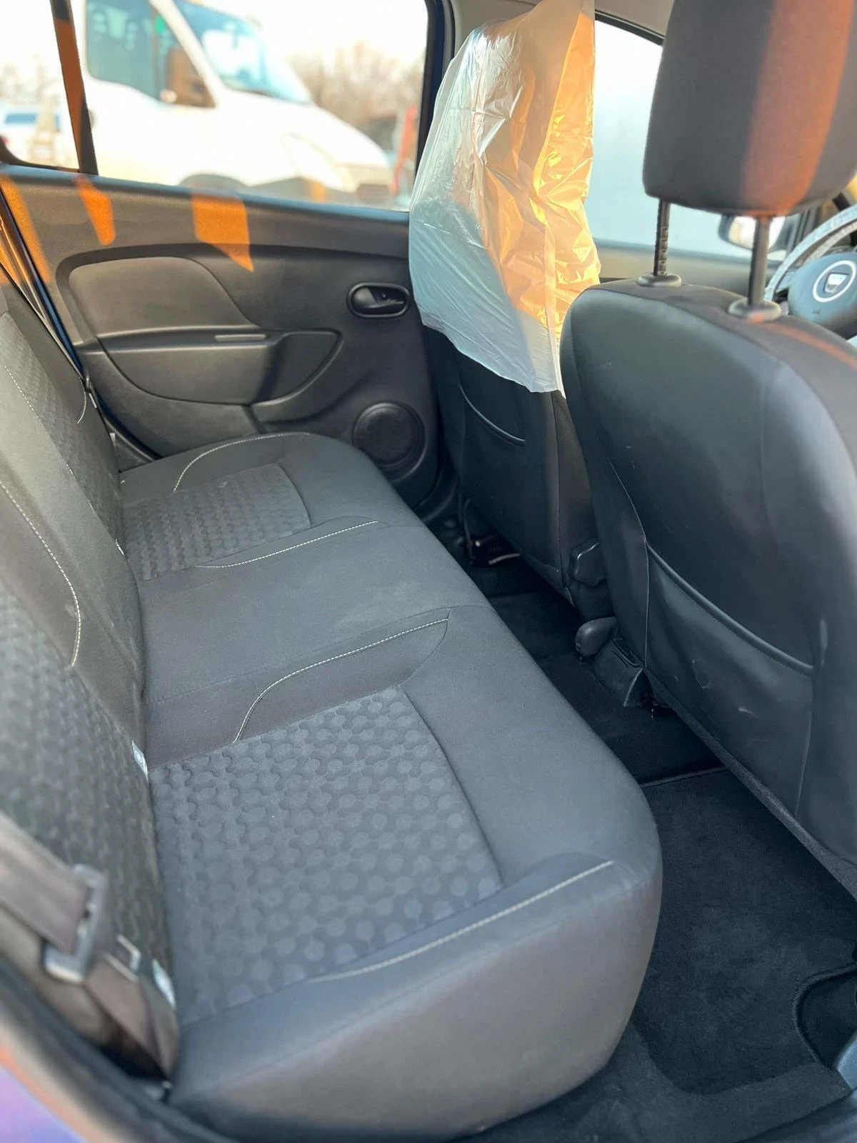 Dacia Logan, снимка 5 - Автомобили и джипове - 54098858