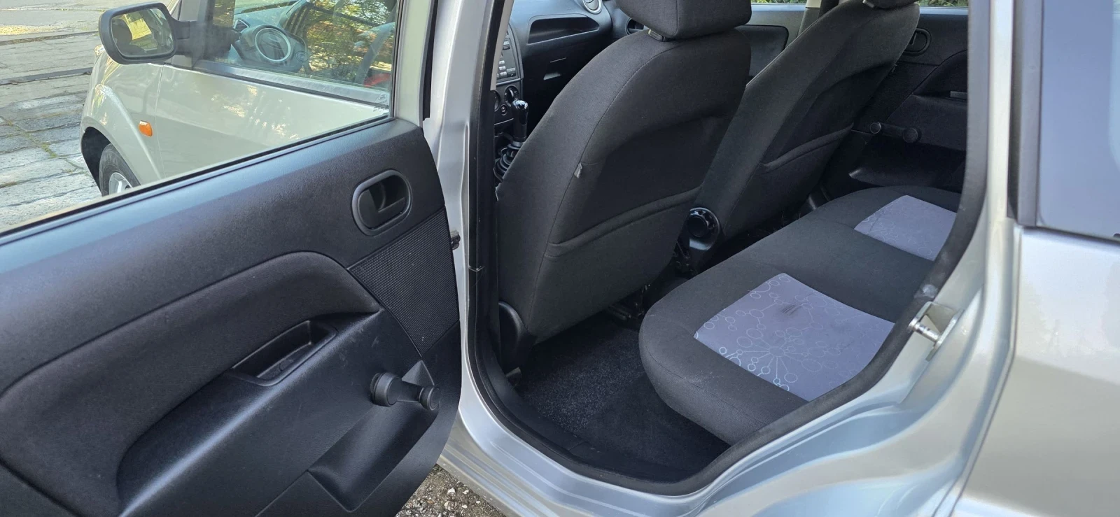 Ford Fiesta 1.3, снимка 6 - Автомобили и джипове - 54416579
