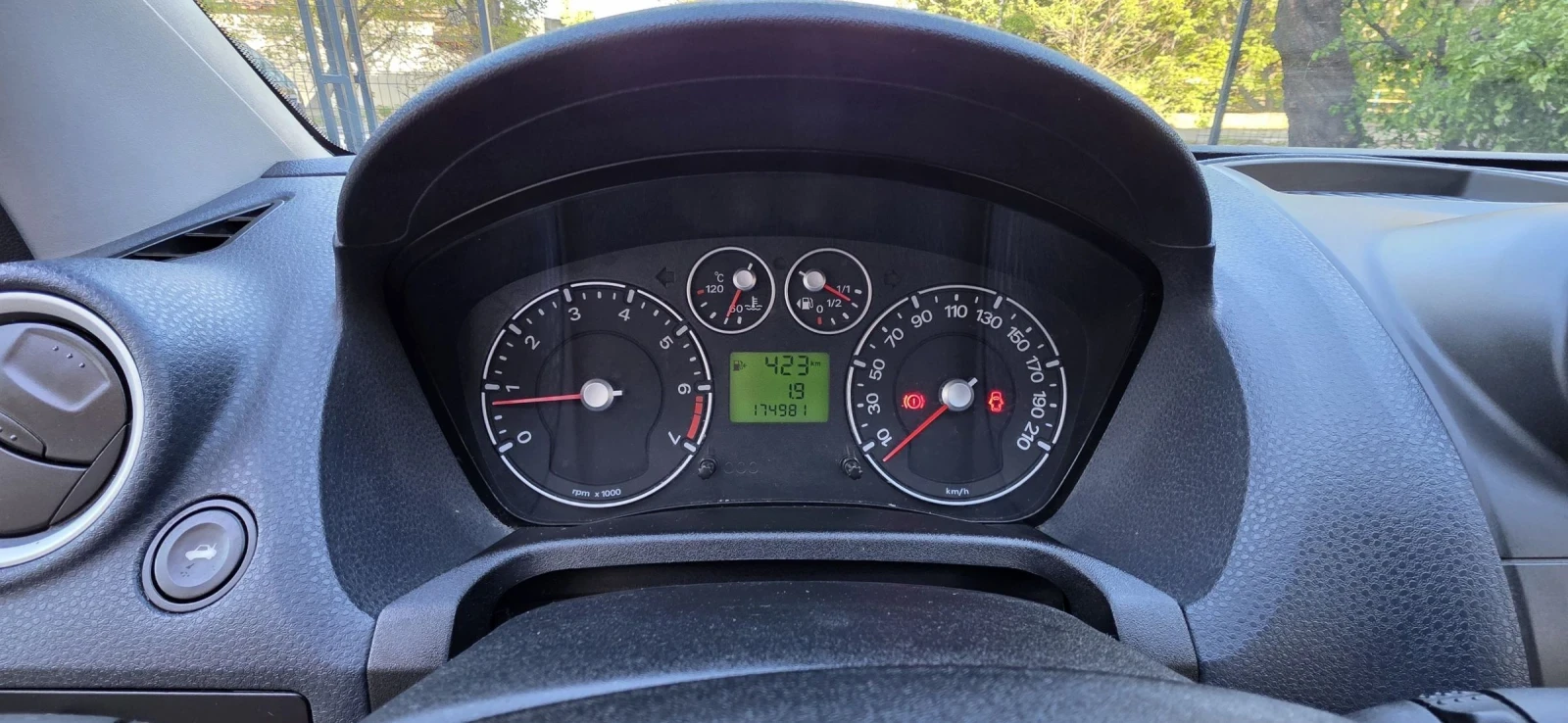 Ford Fiesta 1.3, снимка 10 - Автомобили и джипове - 54416579
